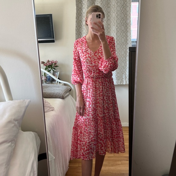 Flowy Pink Dress - Picture 2 of 2